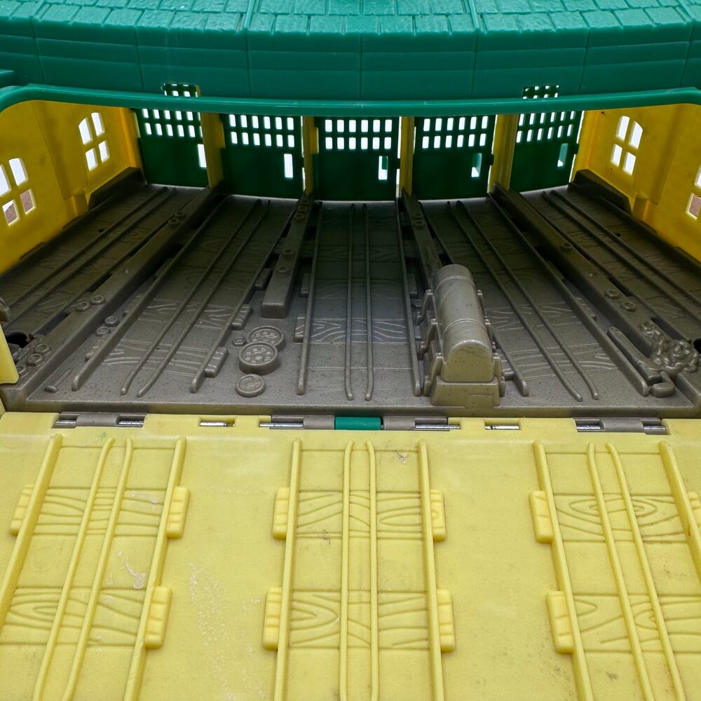 Fisher-Price Thomas & Friends Take-n-Play Folding Tidmouth Sheds Portable Set - Picture 5 of 12